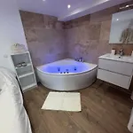 La Ptite De Julie Avec Balneo 아파트