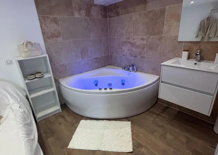 La Ptite De Julie Avec Balneo Apartment